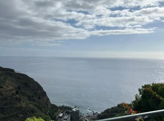 Pana House Calheta (Madeira)